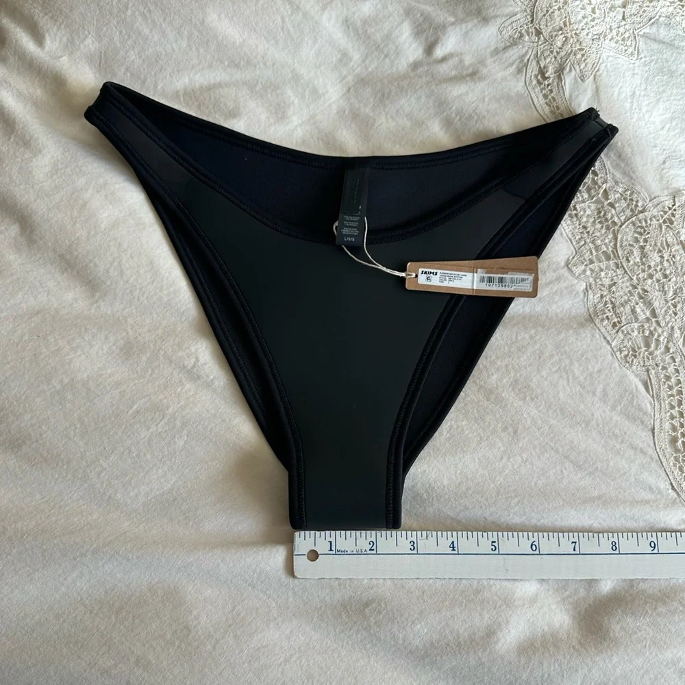 ❤️SKIMS Rubberized Swim Bottoms Size Large NWT-